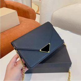 luxury designers handbags Shoulder Bags Messenger Bags shaped bag classic chain high qualitys leather small practical size 22x15.5x5cm With Box