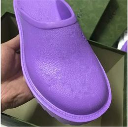 Designer Gummi Lazy Hausschuhe Indoor Outdoor Show Style Hotle Warme Fuchspelz Sandalen für Frauen Slides Flip Flops Größe 35-44
