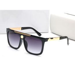 Gafas de sol de diseñador para hombres Gafas de sol polarizadas Rectángulo Adumbral Fashion Gals Classic Woman anteojos 4 colores de alta calidad