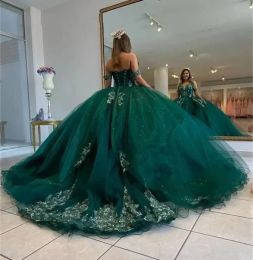 Grünes schulterfreies Ballkleid Puffy Sweet 16 Kleid Perlenbesetzte Quinceanera-Kleider mit Schnürung am Rücken 15-jährige Party-Abendkleider nach Maß BC14539