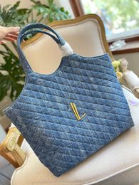 Högkvalitativ iCare -väskor Kvinnor Större shopping Tote Maxi Handväskor Canvas Fashion Blue Gaby Denim Designer Beach Bag Axel Stora kapacitet Resesemester