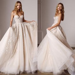 Elegant Off the Shoulder Wedding Strapless Bridal Gowns Sequined Sweetheart Sleeveless With Tulle A Line Robe de mariee