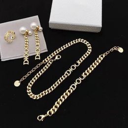Mode Designer Schmuck Sets Halskette Armband Ohrringe Anzug Für Frauen Midi Ringe Gold Silber Überzogene Choker Alex Ani Kupfer Brief Stamps Indische Hochzeit