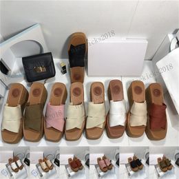 Женские платформу каблуки Fashion 2022 летние кусочки сандалии классические дизайнерские дизайнерские сандалии древесные мулы единственная тапочка для женщин -женских слайдов с коробкой