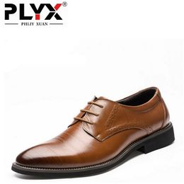 New Flat Classic Men Dress Shoes Genuine Leather Wingtip Carved Italian Formal Oxford Footwear Plus Size 3848 For Winter 210312