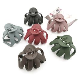 Solid Colour Hair Claw Geometric Hollowing Simple Matte Crab Clamp for Women Girls Large Size Hair Clips Hair Accessories 220701