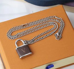 2022 new luxury alloy letter pendant necklace fashion men and womens charm high quality women party wedding couple party gifts hip hop Jewellery wholesale