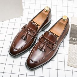 New Luxury Designer Unique Tassels Slip On Driving Shoes For Men Casual Loafers Business Formal Dress Footwear Zapatos Hombre