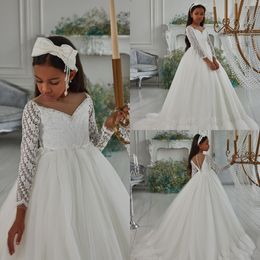 2022 Boho Flower Girl Dresses for Weddings Lace Long Sleeves Sweep Train Communion Party Wear Tulle Princess Bridal Gowns
