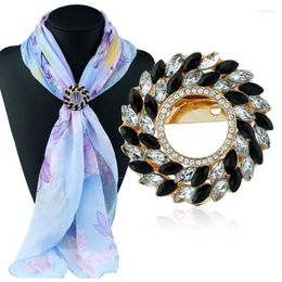 Pins Brooches Fashion Wreath Rhinestones Brooch Scarf Buckle Hollow Circle Flower Stewardess Shawl Clips Silk Seau22