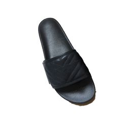 Sliders de luxo Mulheres homens Moda de sandália Verão Casual Flats Sapatos Sandálias Designer Mulher Slippers Plataforma G Slipper