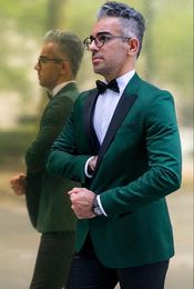 Classy Green Mens Wedding Tuxedos Black Peaked Lapel Slim Fit Formal Party Suits Groom Wear 2 Pieces Man Prom Party Blazer Jacket And Pants