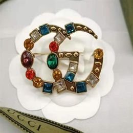 classic brooches Australia - K Gold Plated Letter Brooch Luxury Personality Retro Classic Brand Designer Letters Brooches Pearl Women Pearl Rhinestone Suit Pin2806