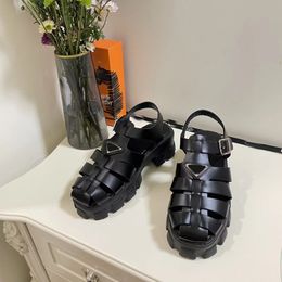 Neue Designer-Roma-Hausschuhe, Damen-Sandalen, Gummiboden, Ausrüstung, leere Betto-Sandalen, Crimson Crusting Demonon, Outdoor-Sportarten, Gezeiten-Strandschuh