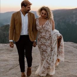 Plus Size Bohemian Wedding Dress 2022 Nude With White Lace Mermaid Country Wedding Dresses V Neck Sleeveless Long Train Bride Party Gowns Hippies Engagement Wear