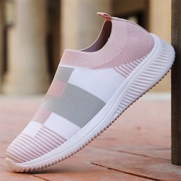 Sneakers Women Walking Shoes Woman Lightweight Loafers Tennis Casual Ladies Fashion Slip on Sock Vulcanized Plus Size 220812