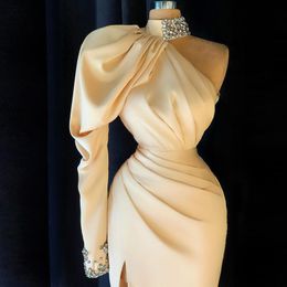 2022 Beige Elegant mantel cocktailklänningar långärmad veck en axel pärlor hög hals kort prom party slitage aftonklänning för kvinnor skräddarsydd