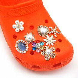 2022 New Metal Croc charms Designer For Decorations Golden Fashion Love Shoe Accessories Charms Shoes Charm Ornaments Buckles as Party Gift
