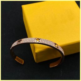 Charm Fashion Womens Designer Bracelet Chains Diamond f Gifts Luxury Jewellery Comfort
