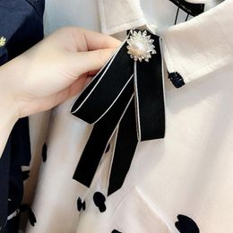 Pins Brooches Female Corsage Rhinestone Pearl Bow For Women Girls Collar Fabric Ribbon Bowtie High Quality Clothing Accessories Kirk22