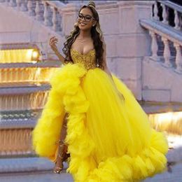 202K Yellow A Line Beaded Prom Dresses Strapless Neckline Side Split Evening Gowns Ruffled Sweep Train Tulle Sequined Formal Dress