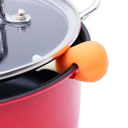 1pcs Spillproof Lifter for Soup Pot Stand Silicone Heat Resistant Holder Keep The Lid Open Kitchen Tools 220727