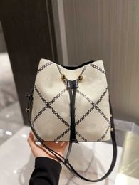 Luis Vuittons Leather Lvse Bags LouiseViutionbag Game Peach Braided Bucket Fashion Heart White Tricolours Poker Elements Women Clutches Casual Shopping Handbag