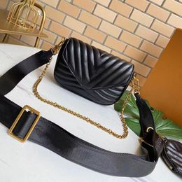 2022 High Quality luxurys designers Fashion womens CrossBody bag Shoulder Bags Letter Handbag ladies purse Chains 04