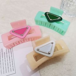 22ss 20style Luxury Brand Designer Letters Print Clamps Ponytail Hair Claws Women Candy Color Acrylic Pure Color Retro Geometric Crab Shark Clip Wholesale