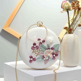 new Korean version of the portable banquet drs clutch bag female slung three-dimensional flower round dinner bag