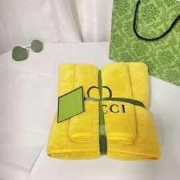 Fashion Bath Towel Set Designer Letter Face Towels Coral Velvet Super Absorbent Large Towel Home Textiles Thick Soft Bathroom Towels