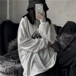 Goth Bottoming Shirt Equipped With Men Women Autumn Korean Vintage Printing Loose Bf O-neck Long-sleeved T-shirt White Top 220328