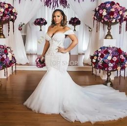 2022 Afrikansk sjöjungfru bröllopsklänning brudklänningar plus storlek från axeln spets appliced ​​pärlstav vestido de noiva dam äktenskapsklänningar