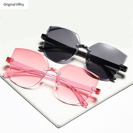 Ladies Cat Ear Sunglasses Frameless Jelly Transparent Sunglasses Retro All-in-one Ocean Piece Candy Color Sunglasses 2022 New Y220427
