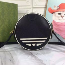 Tasarımcı Yuvarlak Crossbody Çanta Kadın Ortak Markalı Çanta Çanta Hakiki Deri Moda Mektupları En Kaliteli Omuz Çantaları Dairesel El Cüzdanı