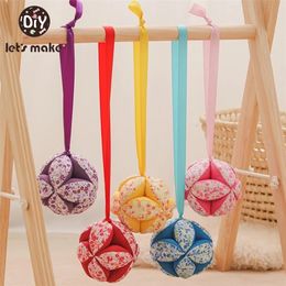 Baby Rattle Toy Hand Catching Cloth Ball Toys Infant Interaction Coloured Rattle Ball Toy with Ribbon Appease Bed Hanging 220531