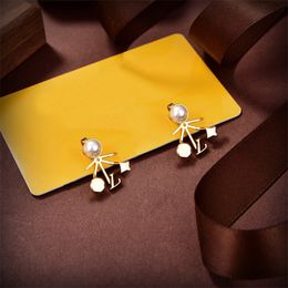 Women Earrings Designers Stud Earring Gold Pearl Letters Catwalk Earring Luxury Jewellery Fashion Men Earrings Gift 0428YB