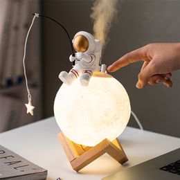 Astronaut Figurines Home Decoration Resin Space Man Miniature Night Light Humidifier Cold Fog Machine Accessories Birthday Gifts 220628