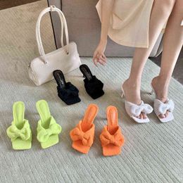 2022 neue bonbonfarbene Frottee-Sandalen mit hohen Absätzen von Muller, weibliche Bogenmädchen-Hausschuhe mit quadratischem Kopf