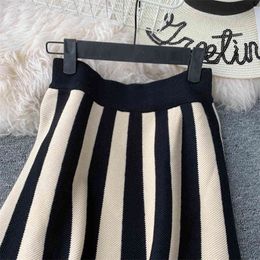 New Arrival Black & White Stripe Ladies Skirts European Hepburn Style Vintage Skirt Elegant Midi Skirt knit strip skirt 201111