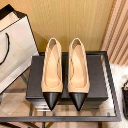 Сандалии Женщины на высоких каблуках дизайнерские одежды для обуви моды, соответствующая шпильчам насосы заостренные неглубокие рот бизнес -обувь 220330