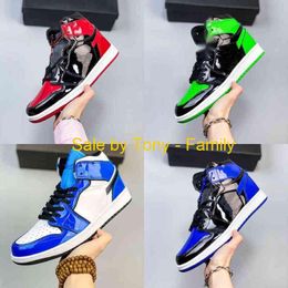 (12 days Delivered) 1s High OG Patent green Basketball Shoes Patent Bred leather fluorescent green Blue 1 Jumpman Man Women Sports Sneakers