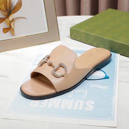 2022 designer design moda donna pantofole sandali in pelle tacco basso intarsiato fibbia cavallo diamante atmosfera di lusso alta qualità tu