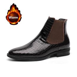 Chelsea Boots Classic British Style Pointed Toe Leather Boots Winter Warm Crocodile Pattern Ankle Boots for Men