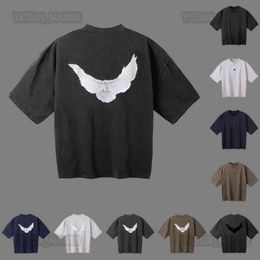 Дизайнерская футболка Kanyes Classic Wests Three Party Joint Peace Dove Печатная вода для стирки с короткими рукавами High Street Мужские и женские футболки Yzys