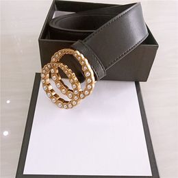 -2022 Cinturones de perlas de lujo Diseñador de lujo Carta de mujer Aleación de Moda Cuero Liso Doble Rhinestones Dorado Hebea Jeans Ladies Vestidos de novia Cinturón
