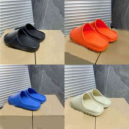 Designer Sandals Men Women Vermilion Mineral Blue Onyx Pure Slippers Foam Ochre Runr Bone Resin Clog Desert Ararat Running