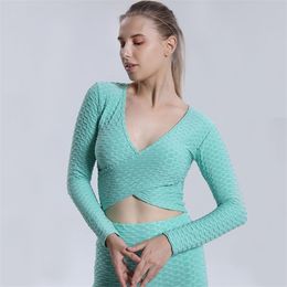 Wome Crisscross Fitness Crop Tops Bubble Fabric Sexy Deep V Neck Yoga Workout Top Long Sleeve Solid Sports Outfit Gym Blousers 220316