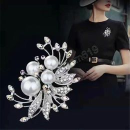 Crystals Imitation Pearl Flower Brooch Plant Brooches Pins For Women in Assorted Designs Wedding Accessories Fashion Jewelry