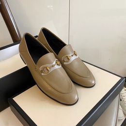 Kadınlar Elbise Ayakkabı% 100 Deri Tasarımcı Erkek Ayakkabı Lüks Stili Sonbahar İlkbahar Dengeli taban Düşük Topuklu ve Sığ Kenar Metal Toka Yüksek Kaliteli Loafers